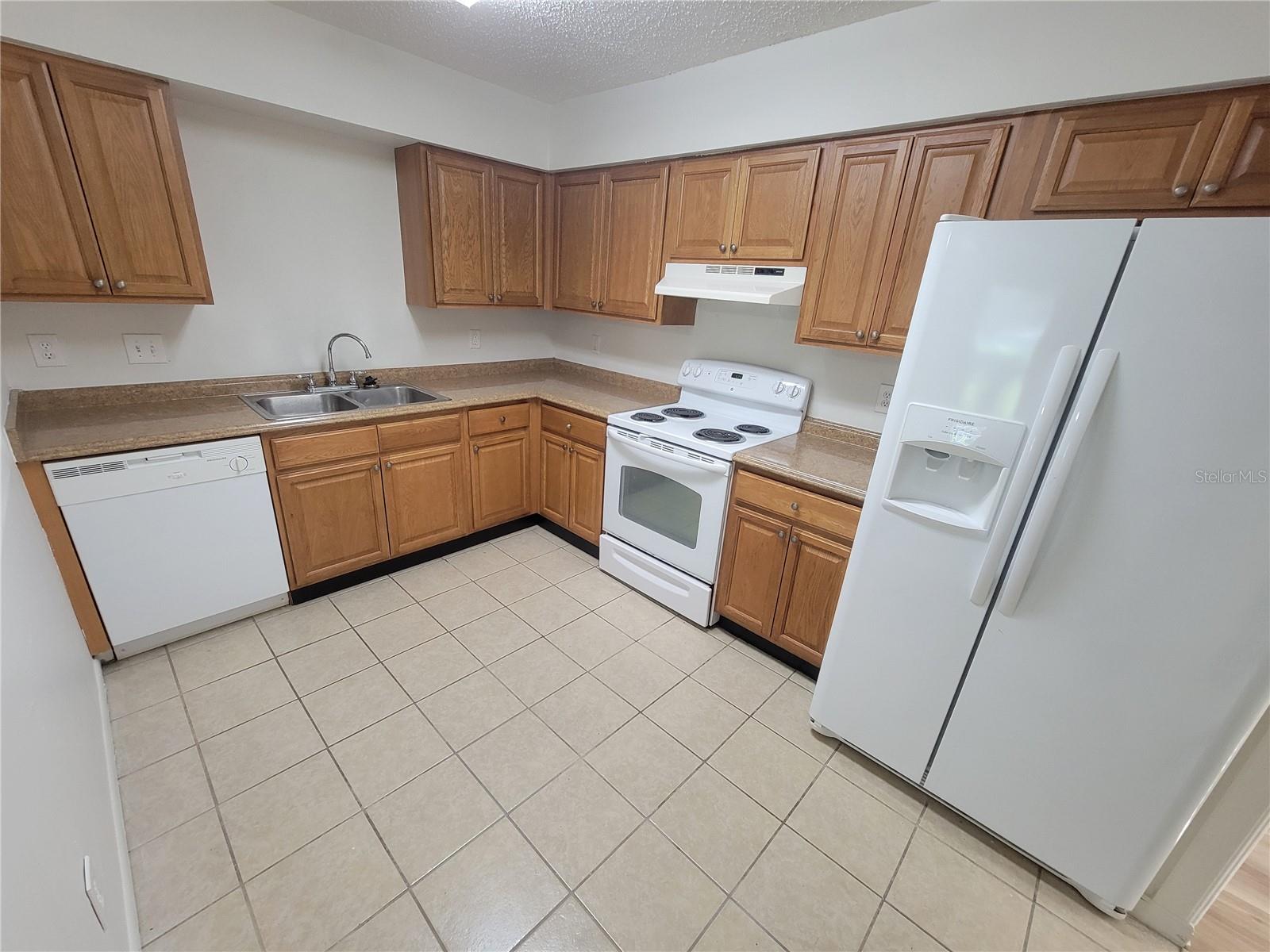 LAKE PADGETT SOUTH UN 4 REP - Residential Lease