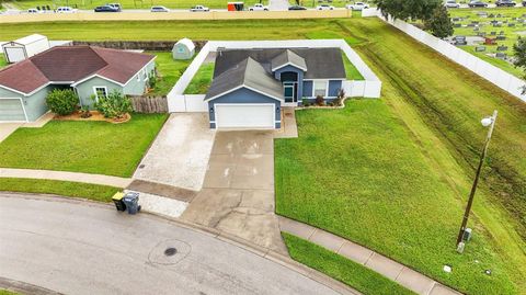 A home in LAKELAND