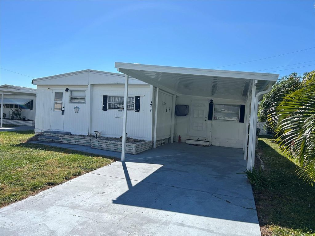 Photo of 4915 Winged Foot Avenue, Sarasota, FL 34234 (MLS # A4638178)