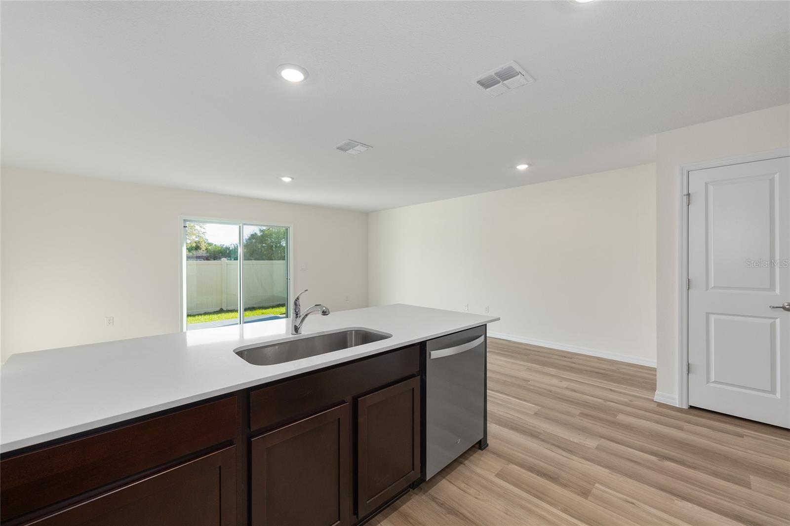 LAUREL COMMONS - Residential Lease