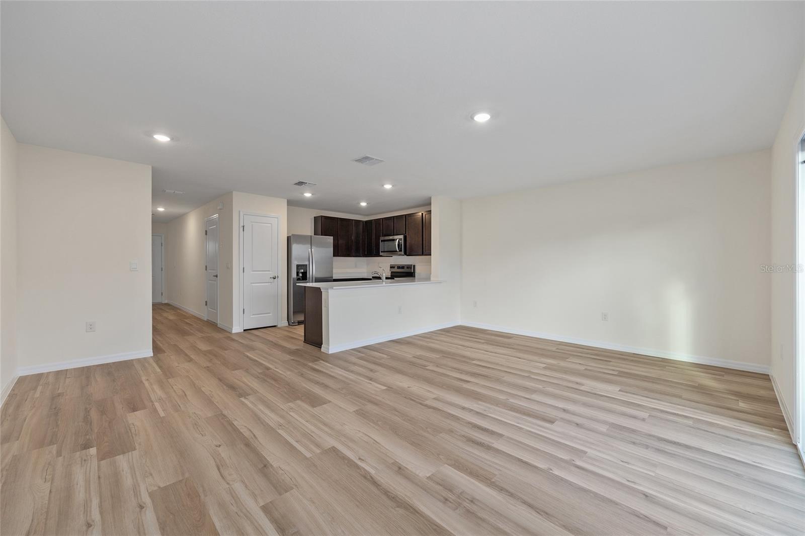 LAUREL COMMONS - Residential Lease