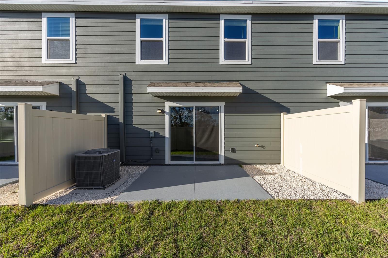 LAUREL COMMONS - Residential Lease