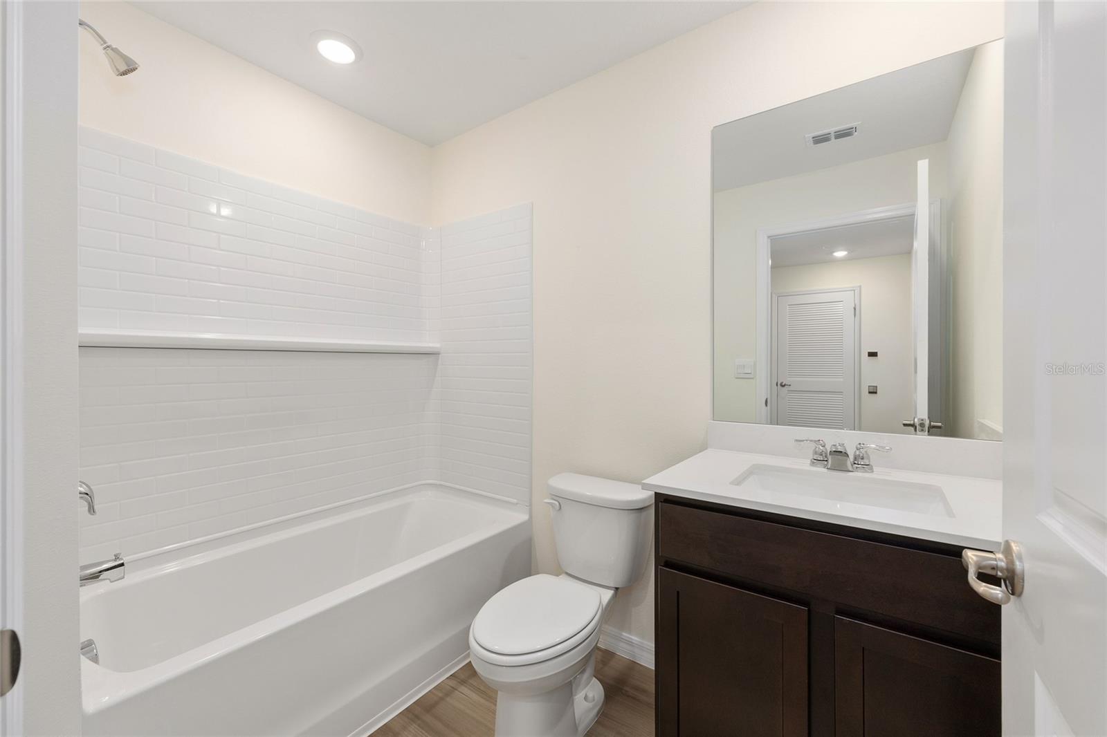 LAUREL COMMONS - Residential Lease