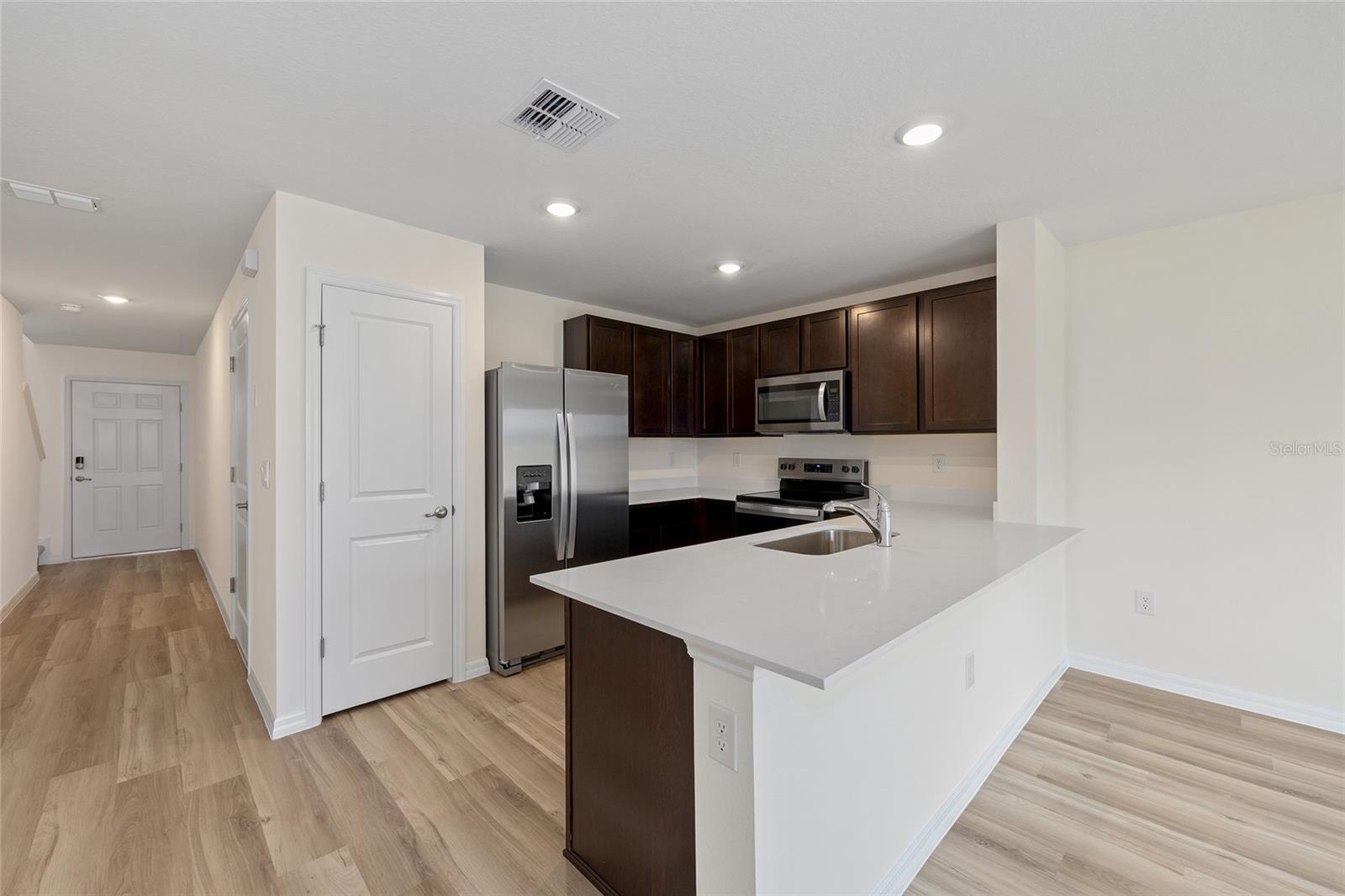 LAUREL COMMONS - Residential Lease