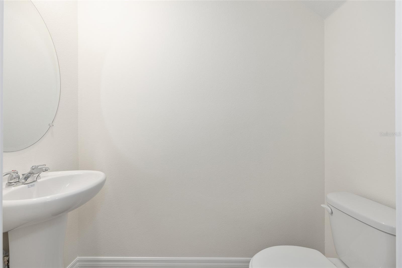 LAUREL COMMONS - Residential Lease