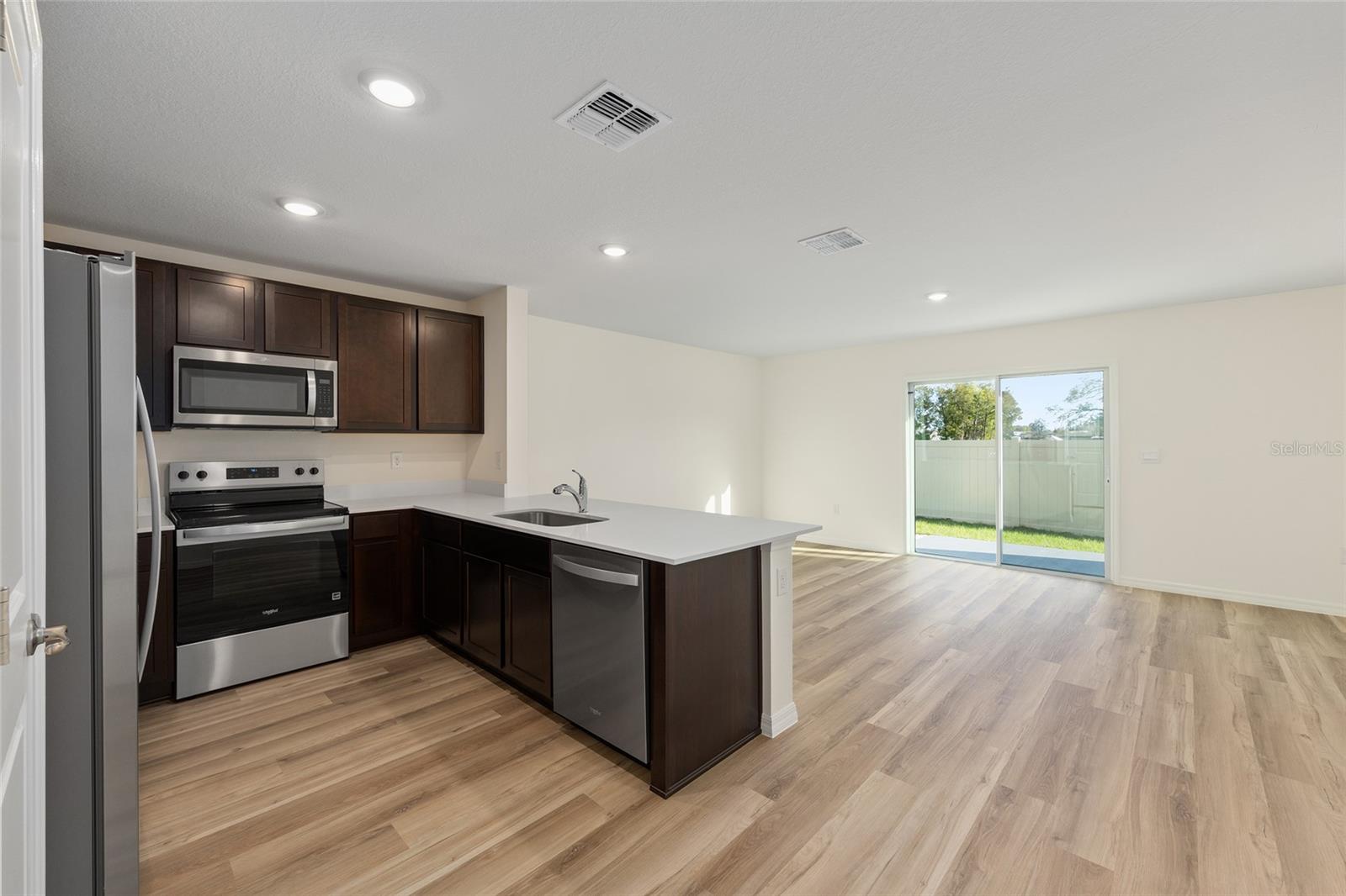 LAUREL COMMONS - Residential Lease