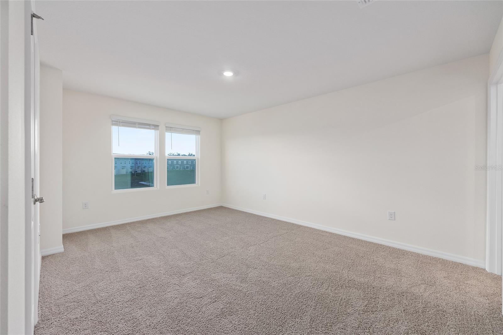 LAUREL COMMONS - Residential Lease