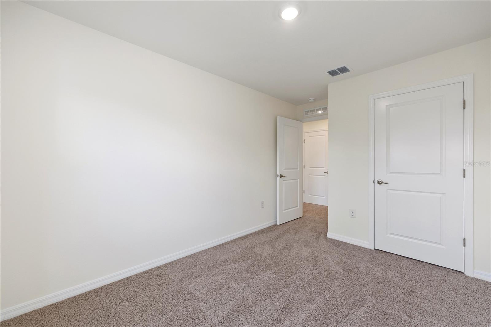 LAUREL COMMONS - Residential Lease