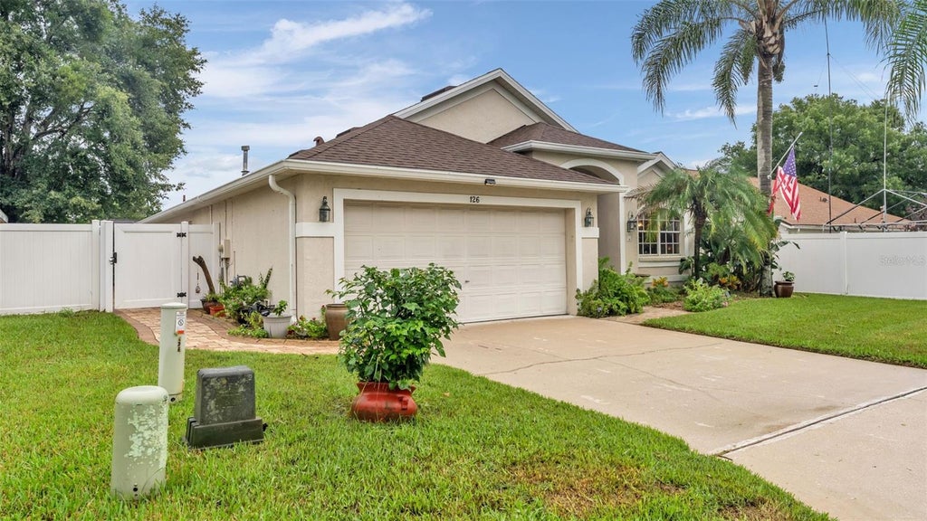 Photo of 126 King George Drive, Davenport, FL 33837 (MLS # L4965712)