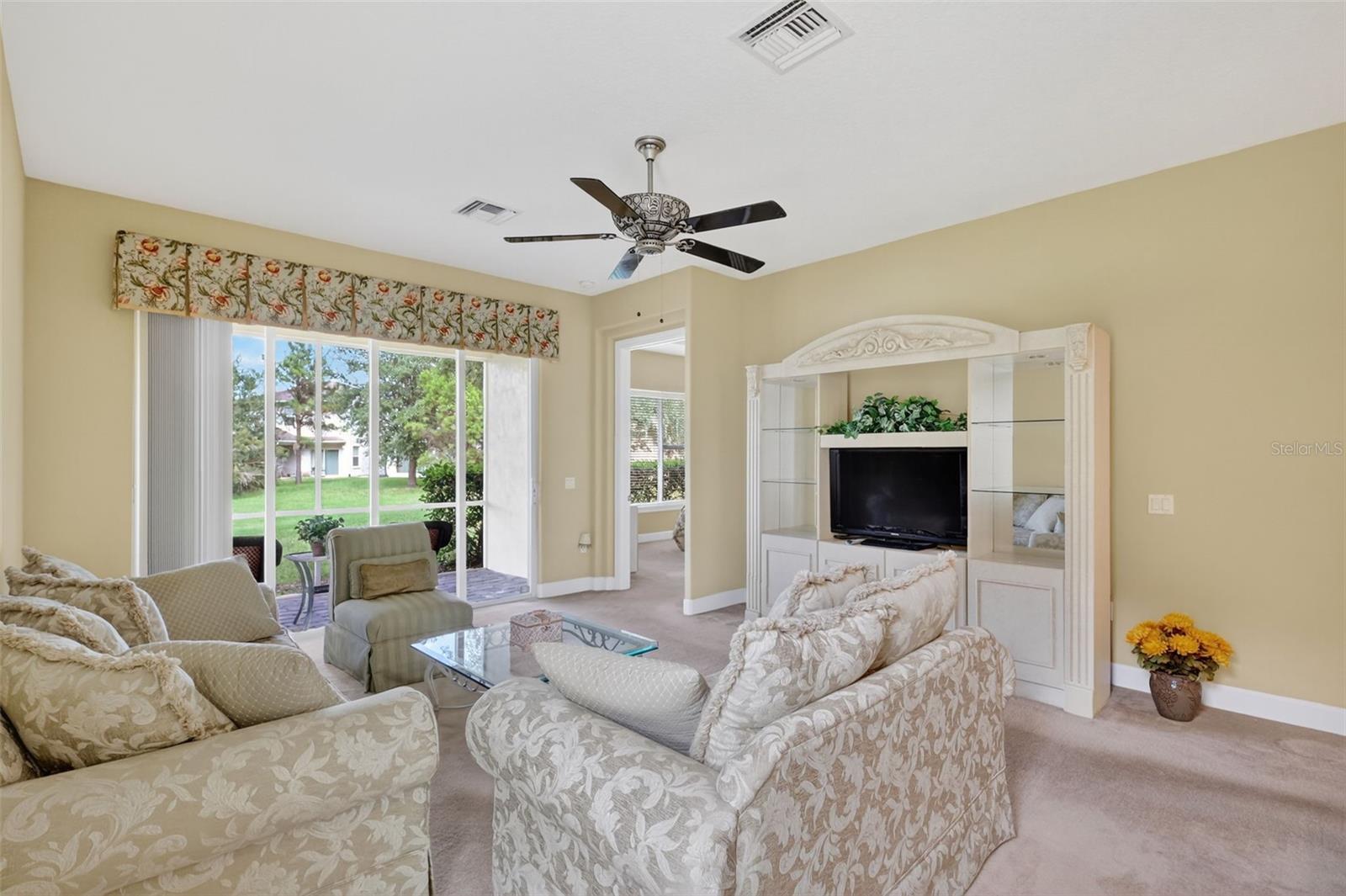 TAMPA PALMS - Residential