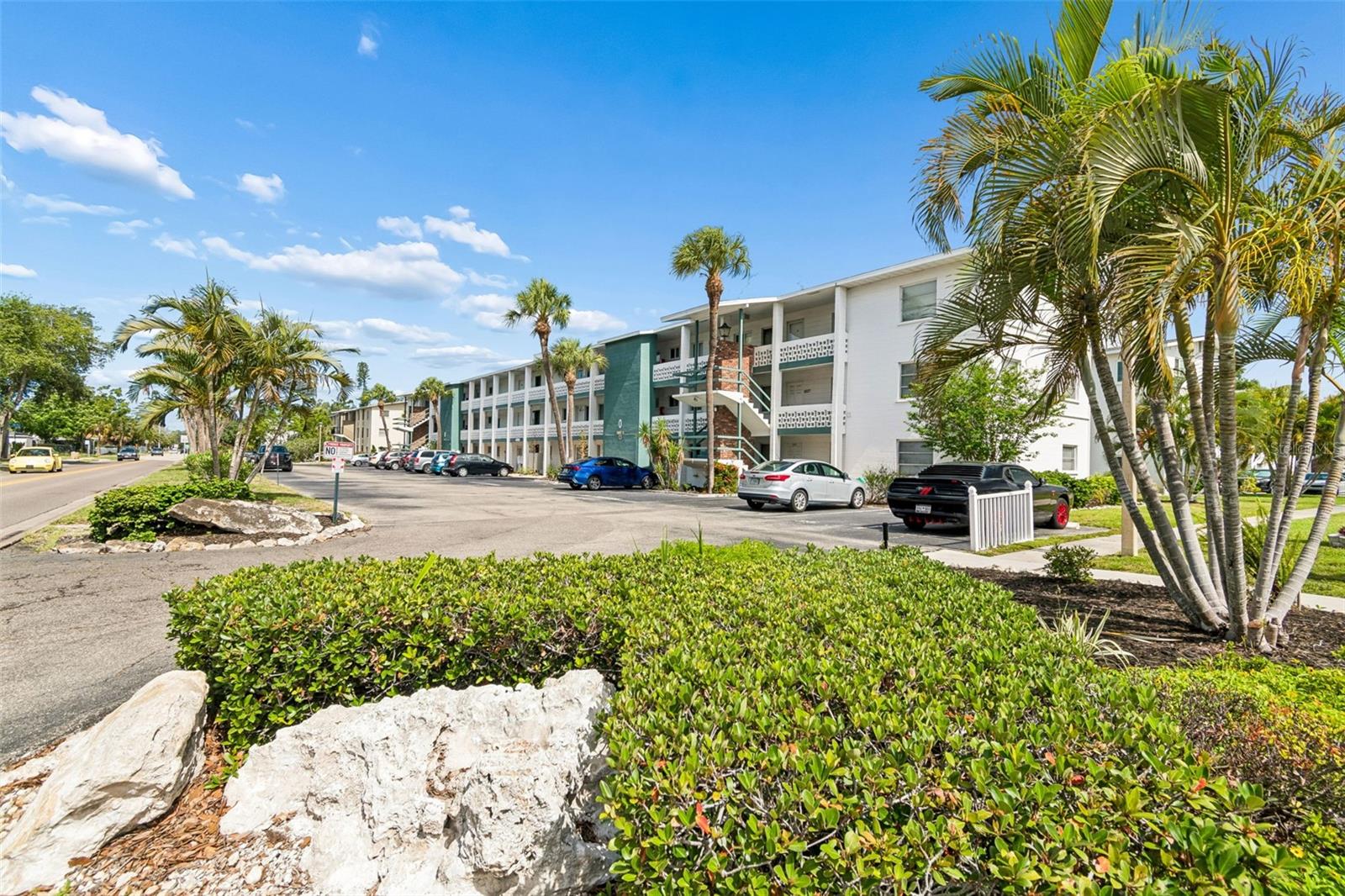 1837 FLAMINGO BOULEVARD O35