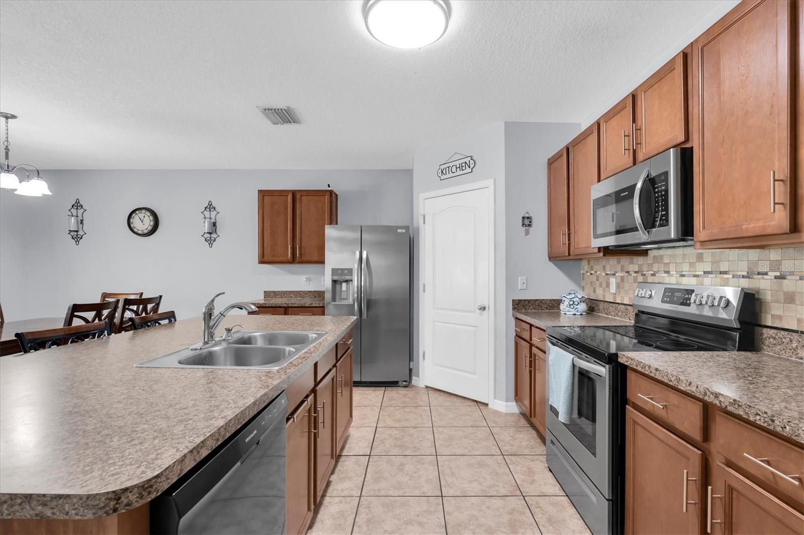 3839 CRYSTAL DEW STREET