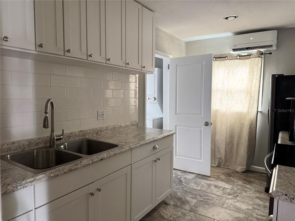 Photo of 523 W Hancock Street, Lakeland, FL 33803 (MLS # L4956693)