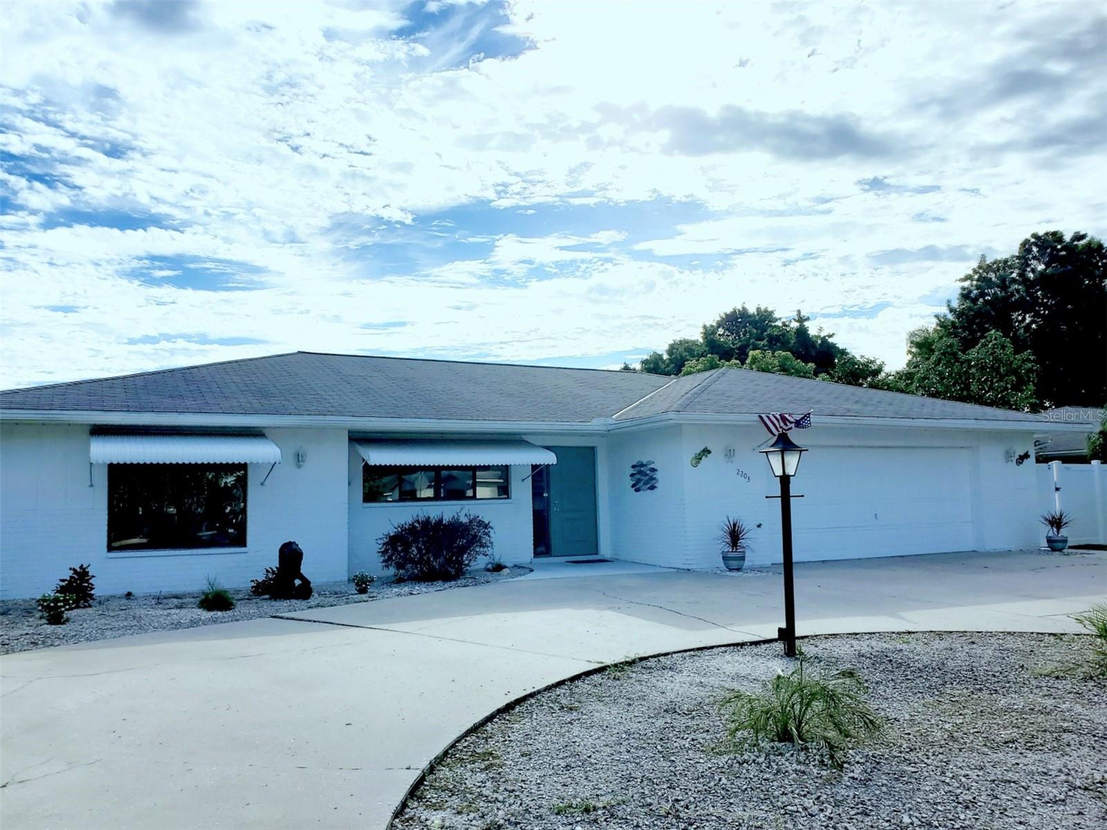 PINE LAKES - Residential Lease