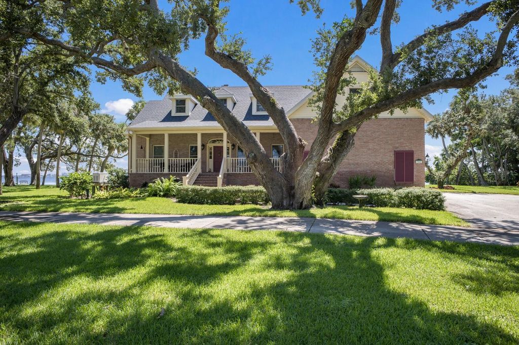 Photo of 702 32nd Avenue W, Palmetto, FL 34221 (MLS # A4665494)