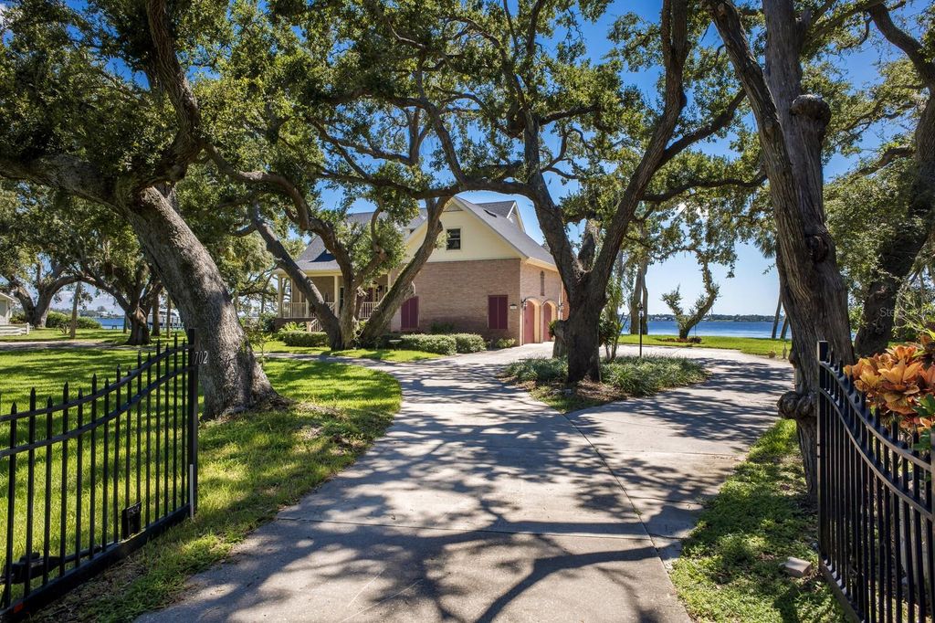 Photo of 702 32nd Avenue W, Palmetto, FL 34221 (MLS # A4665494)