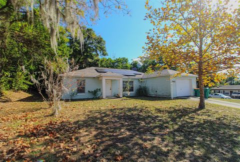 A home in EUSTIS