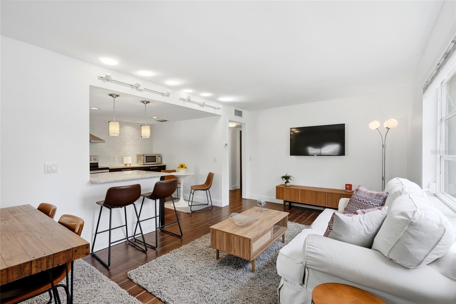 125 5TH AVENUE NE 210