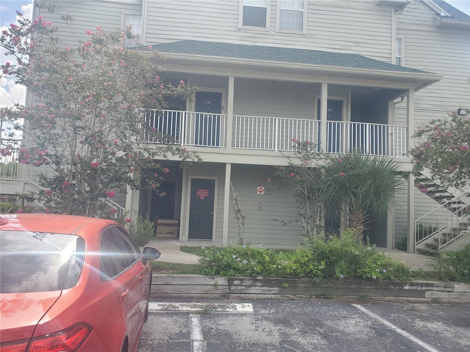 A FANTASTIC OPPORTUNITY TO RENT THIS MAGNIFICENT 2/2 UNIT WITH LOTS OF UPGRADES AND GREAT VIEWS OF THE LAKE FROM YOUR ENCLOSED LANAI. THIS COMMUNITY IS CONVENIENTLY LOCATED VERY CLOSED TO SHOPPING CENTERS, RESTAURANTS, DISNEY WORLD AND MAYOR ROADS. THIS IS A MUST SEE PROPERTY!!!!!