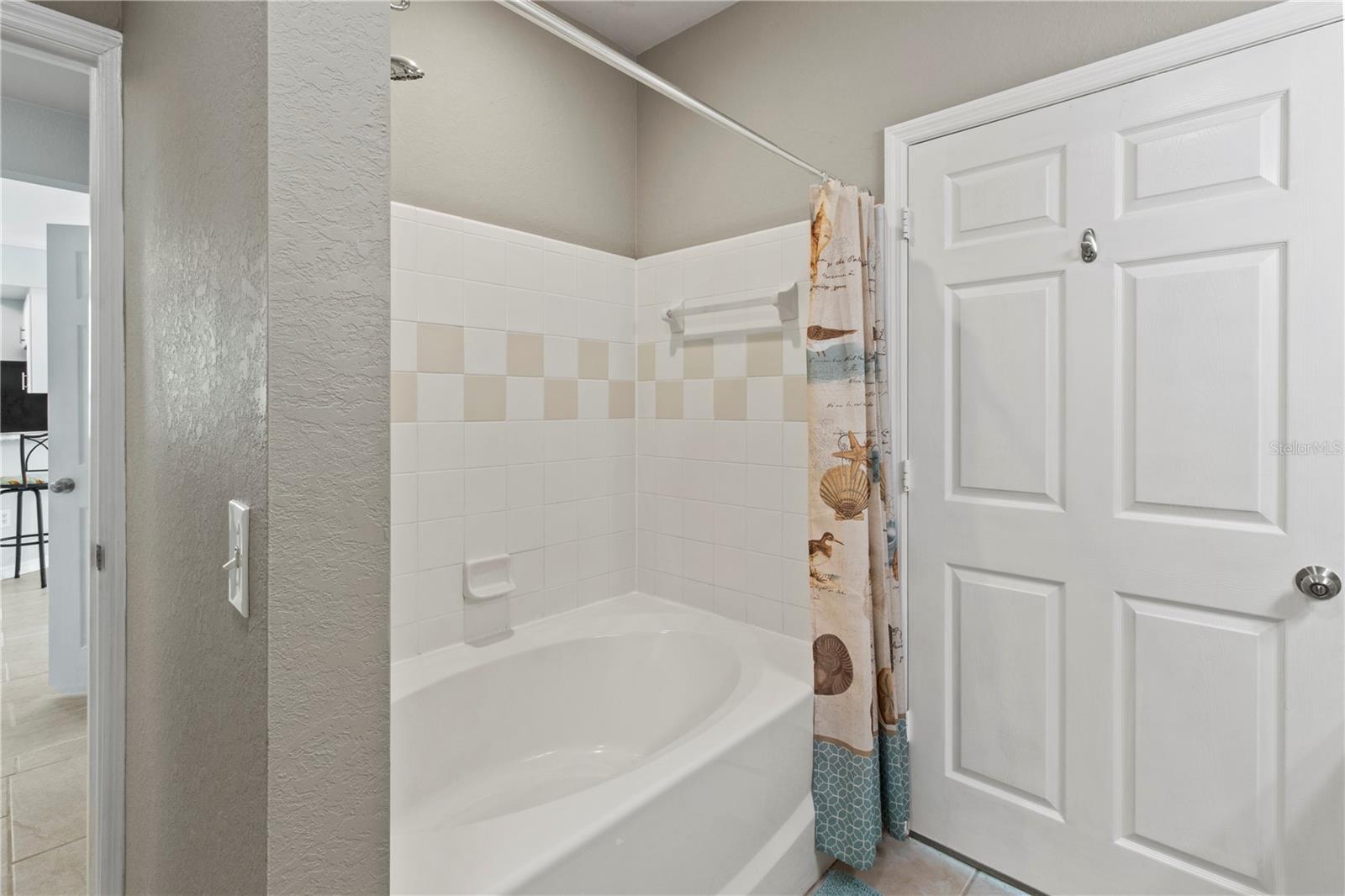 ADMIRALS WALK - Residential Lease