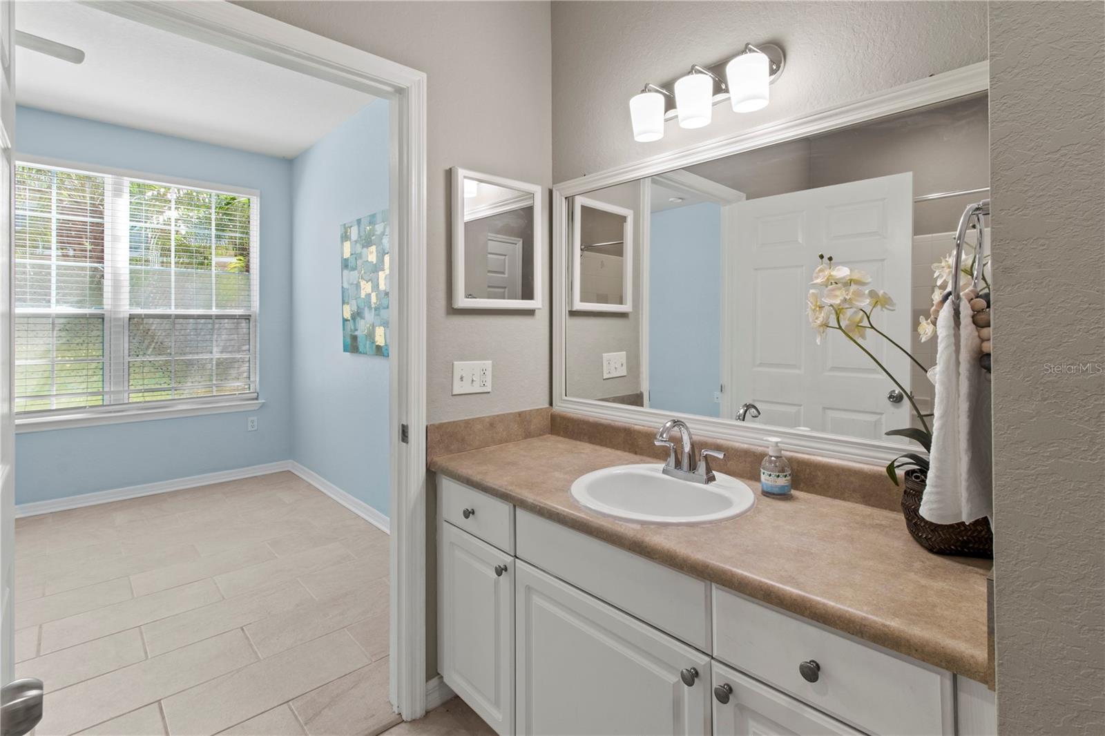 ADMIRALS WALK - Residential Lease
