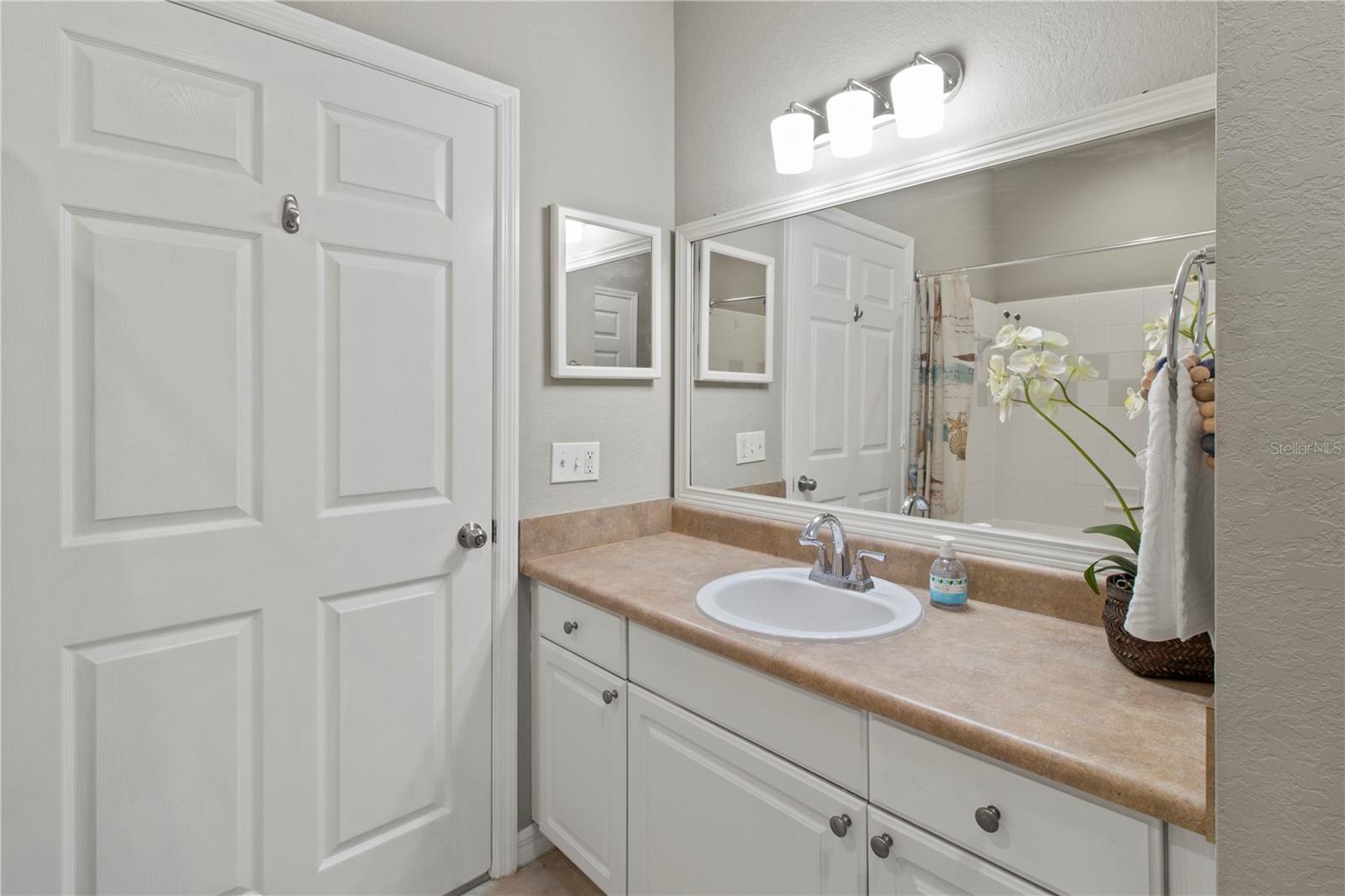 ADMIRALS WALK - Residential Lease