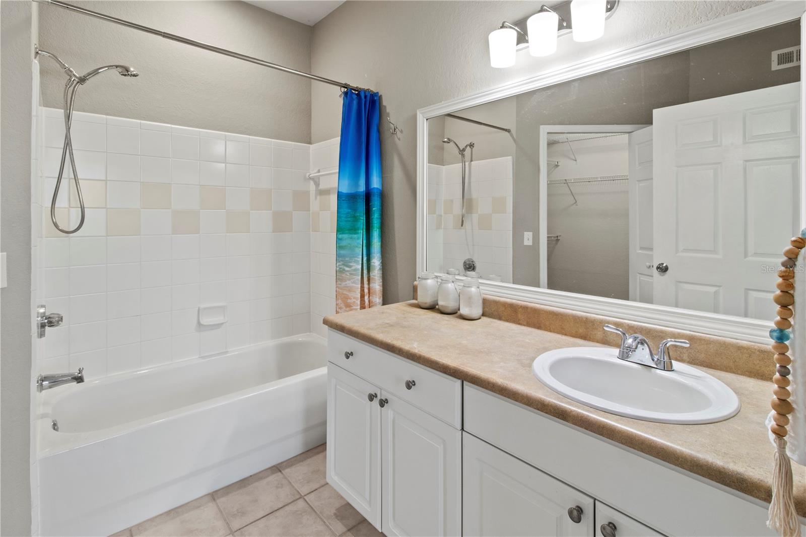 ADMIRALS WALK - Residential Lease