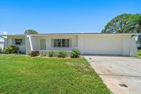 Photo of 987 Queen Road, Venice, FL 34293 (MLS # A4702833)