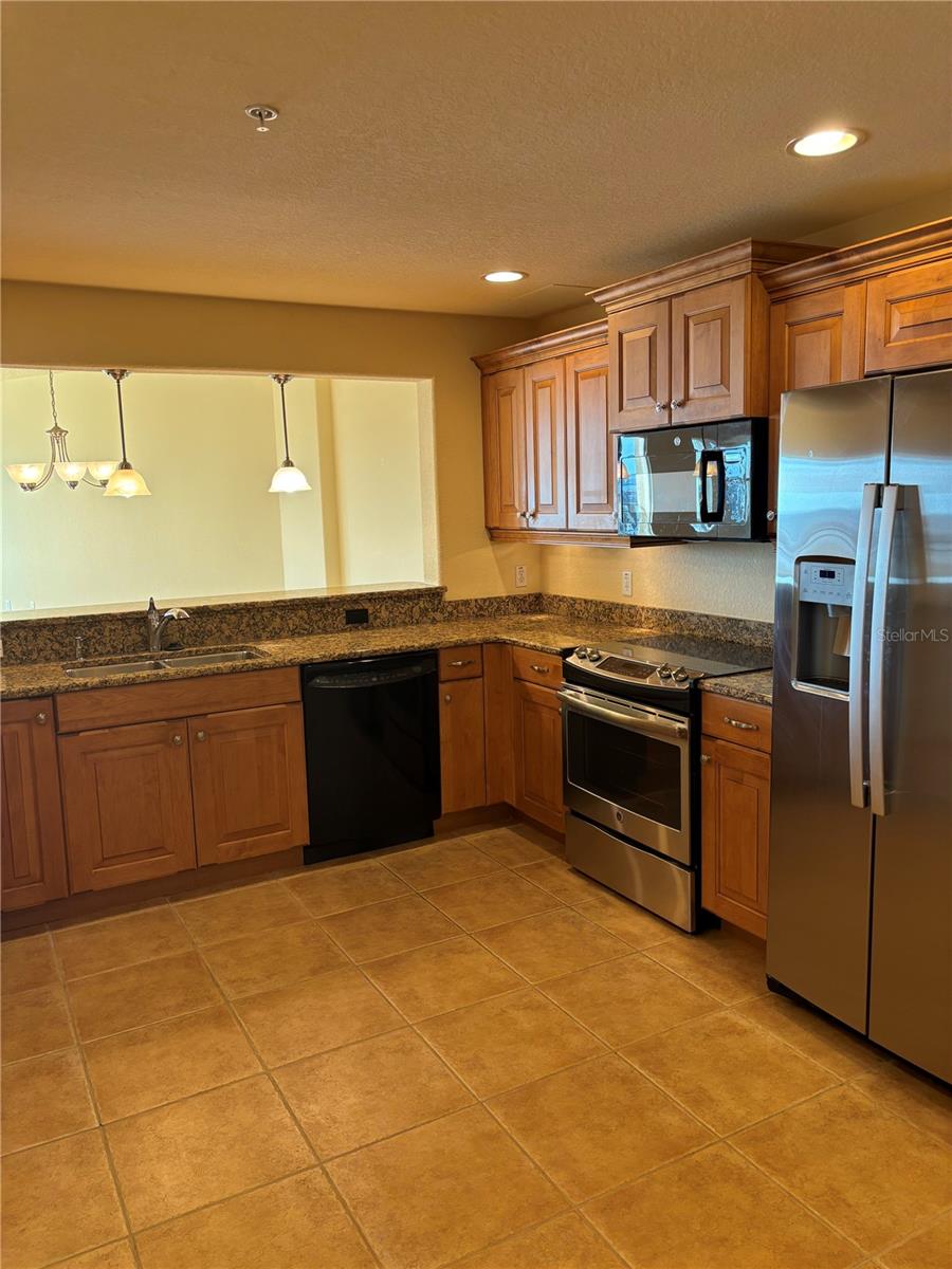 THE PALMS AT RIVIERA DUNES PH I - Residential Lease