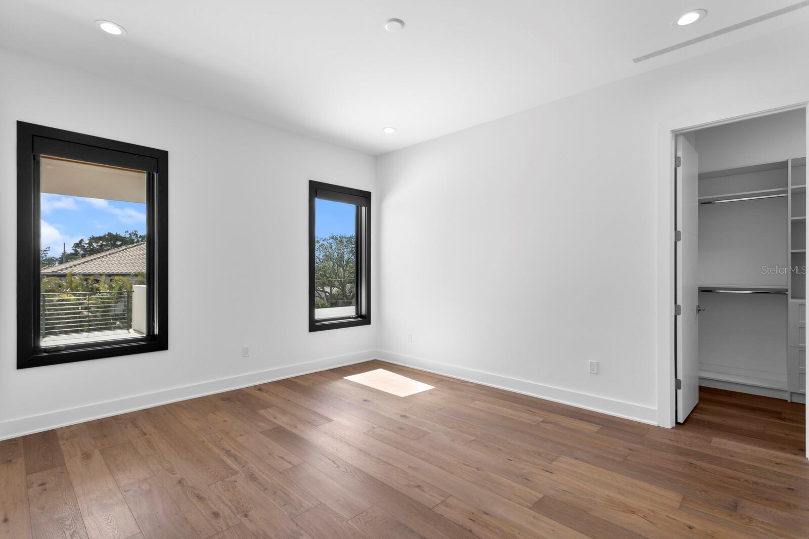 SNELL ISLE BRIGHTBAY - Residential