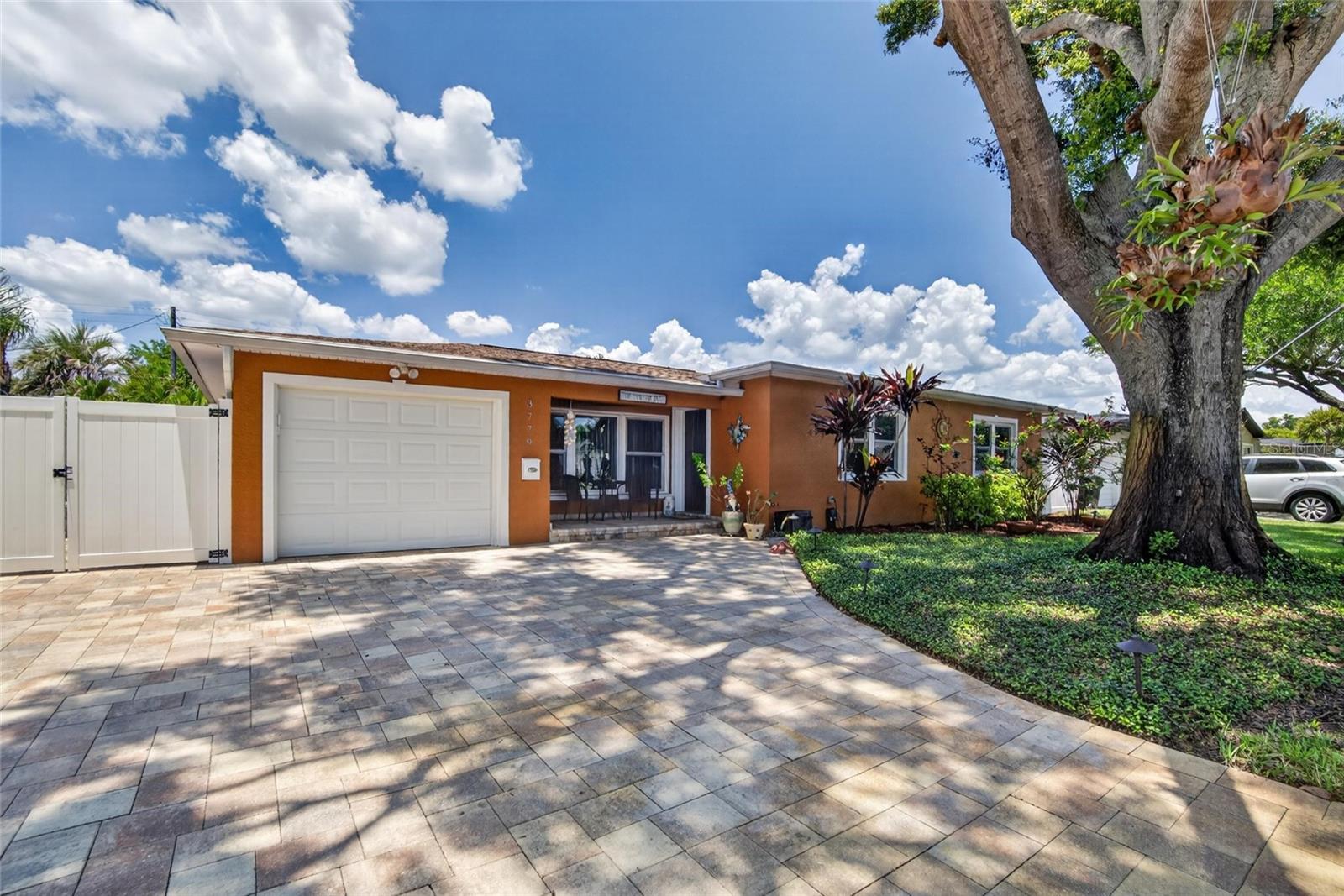 SIRMONS ESTATES - Residential