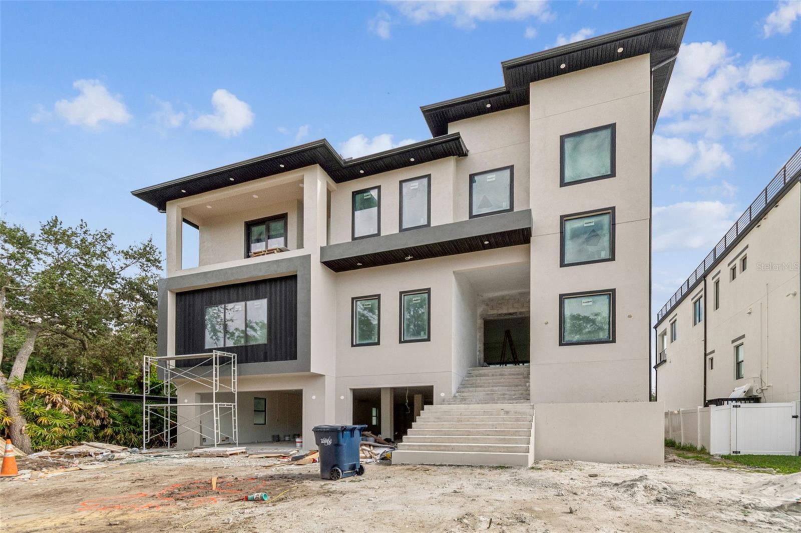 211 S OCCIDENT STREET