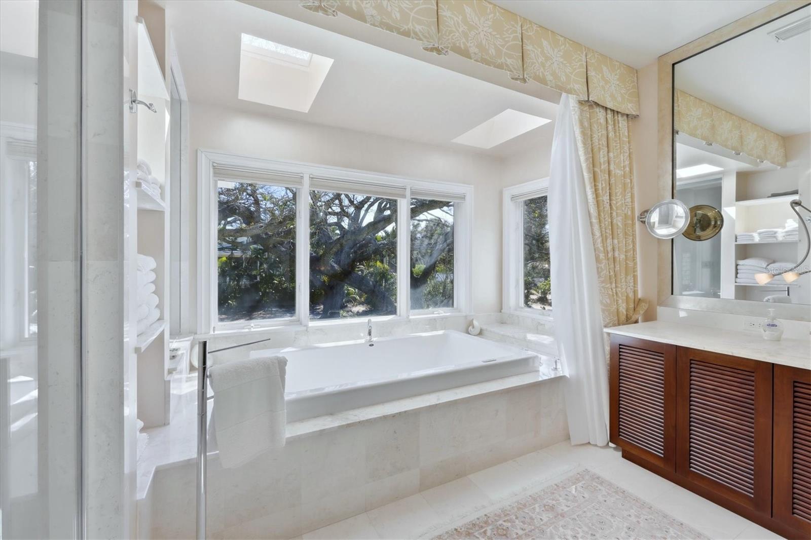 SIESTA HAMMOCK - Residential