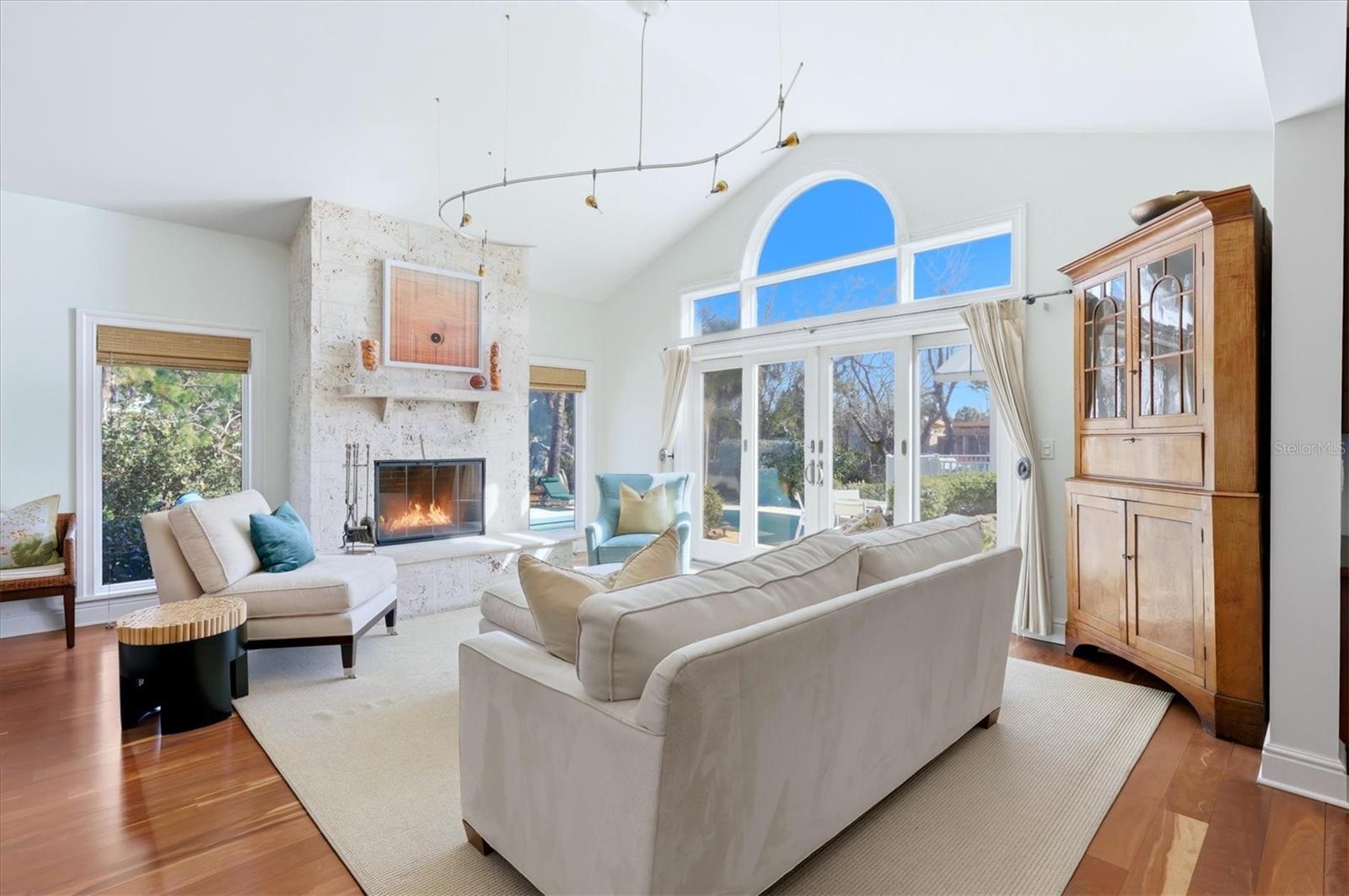 SIESTA HAMMOCK - Residential