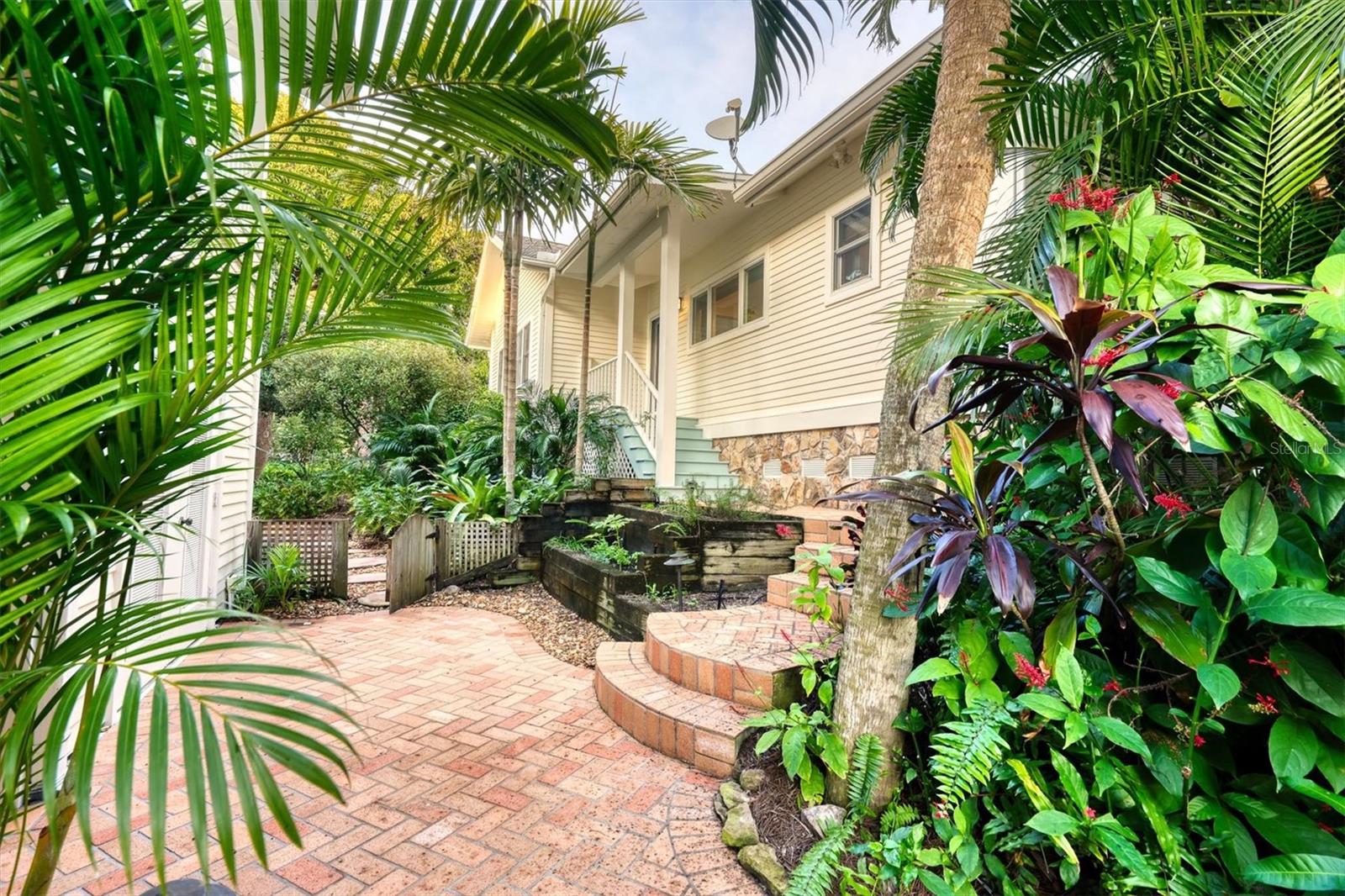 SIESTA HAMMOCK - Residential