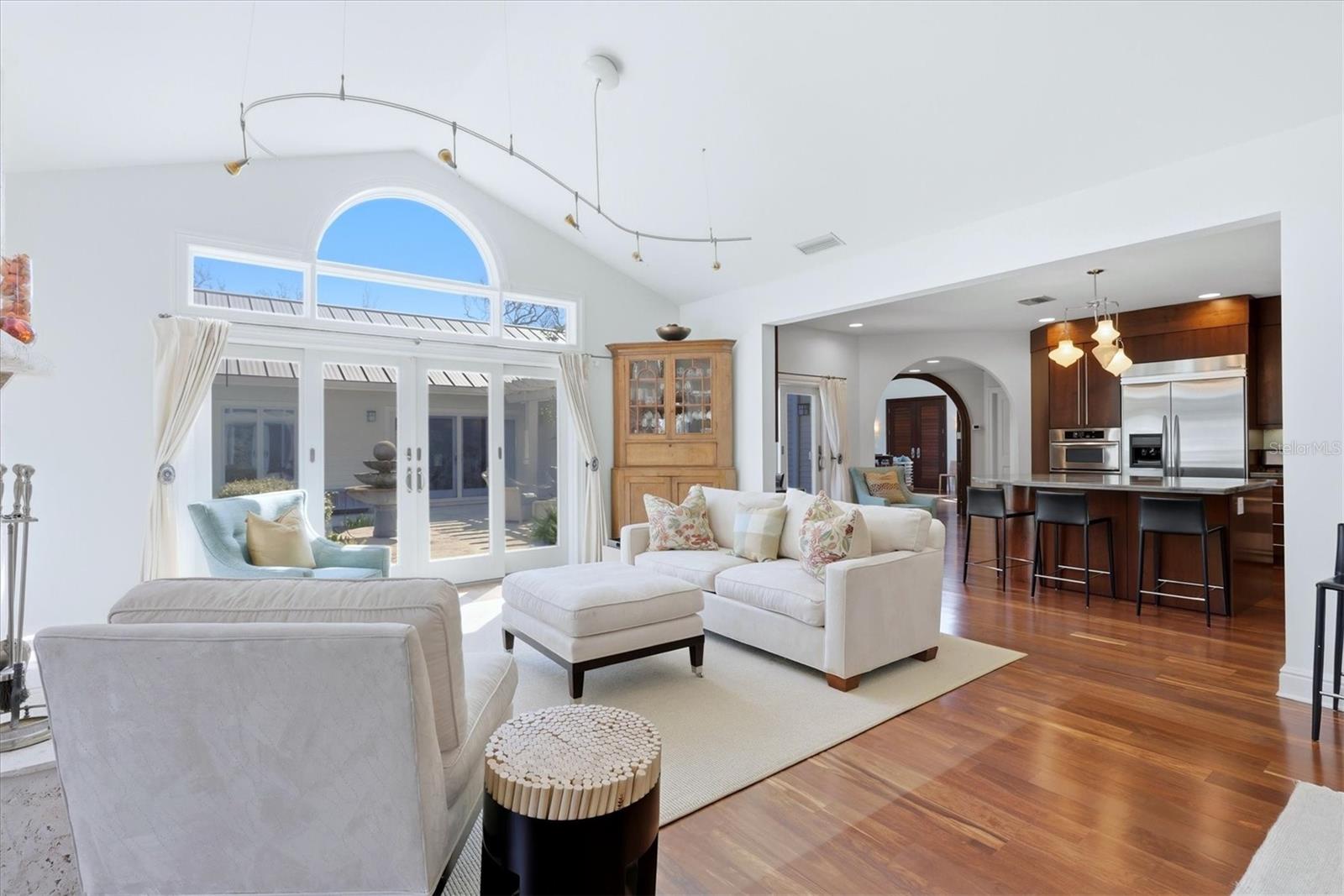 SIESTA HAMMOCK - Residential