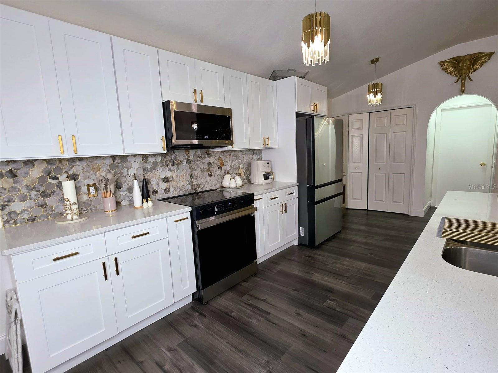 ENCLAVE PH 02 - Residential