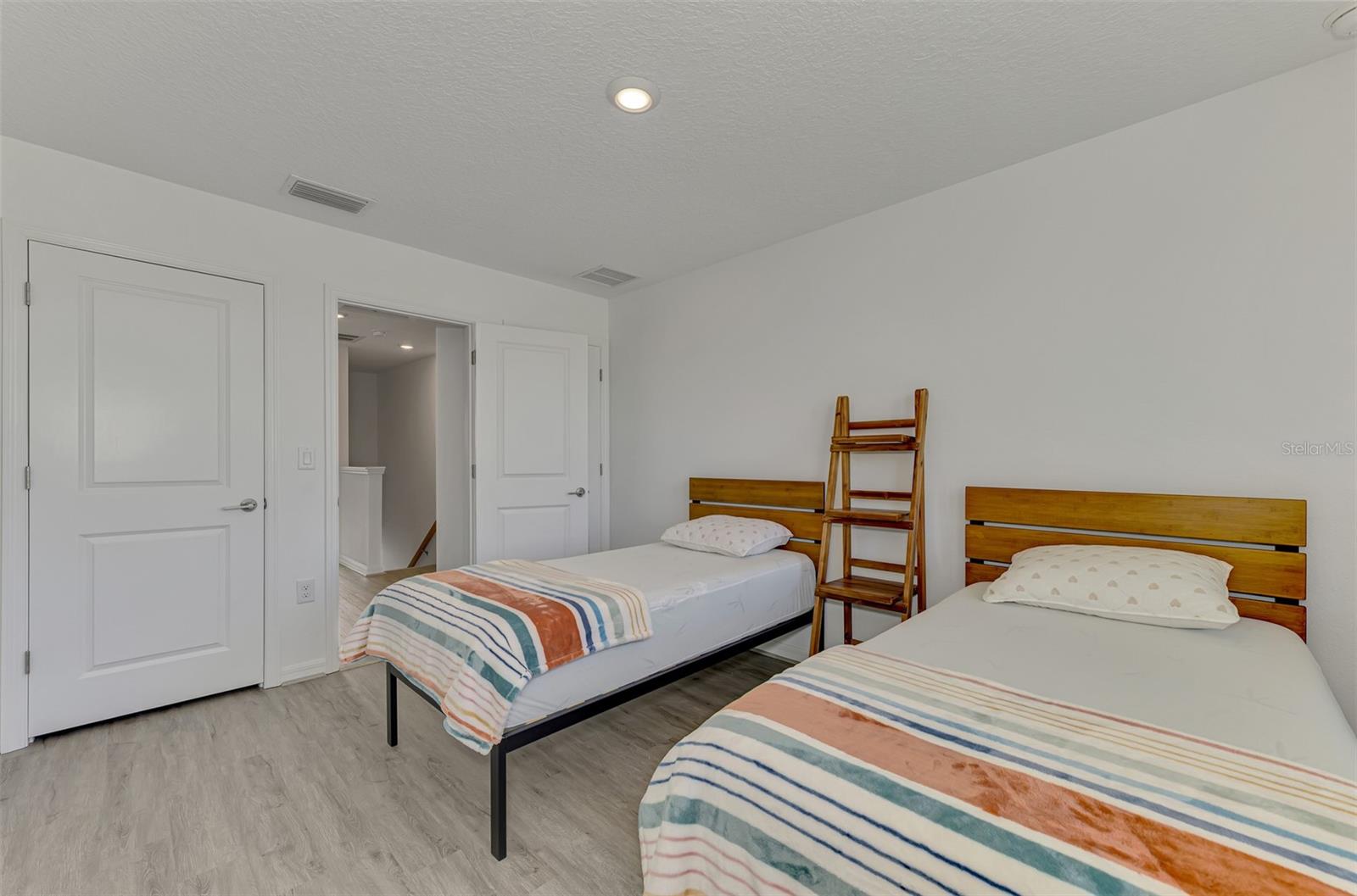 SKYE RANCH NBRHD 2 TWNHMS NORT - Residential