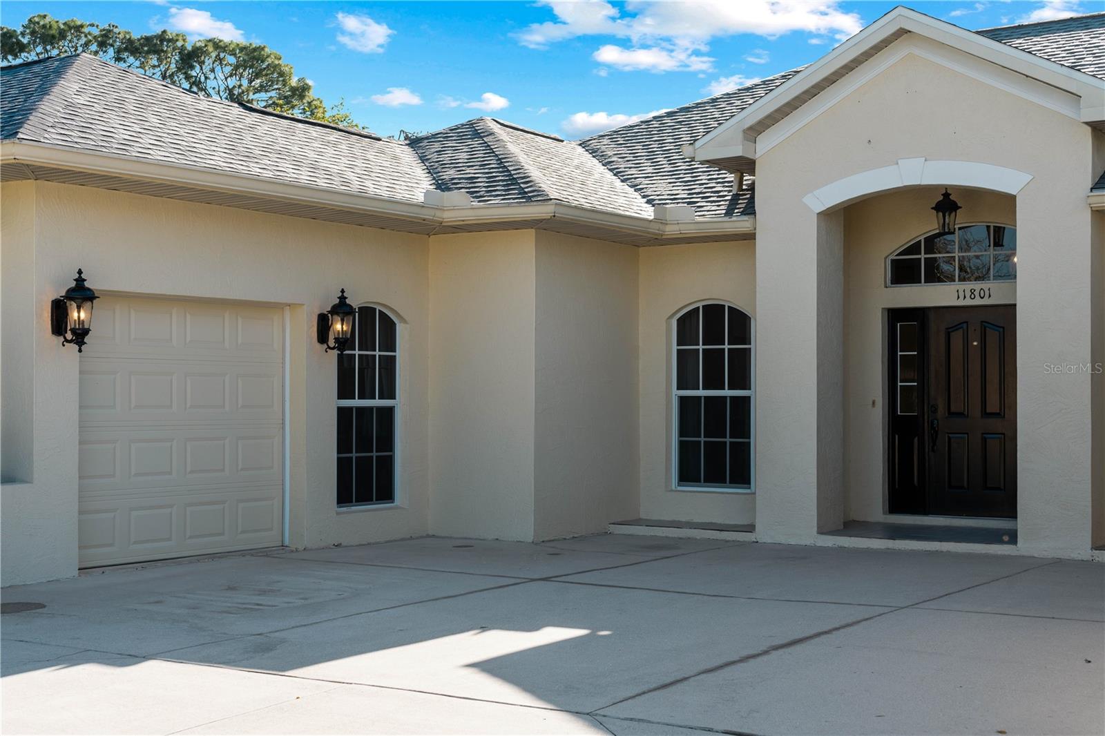 11801 DE HERREDA DRIVE