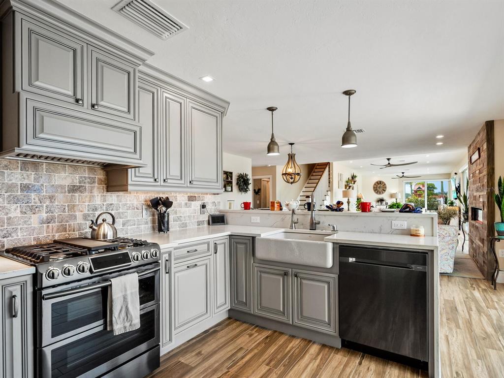 SOUTHPOINTE SHORES - Residential