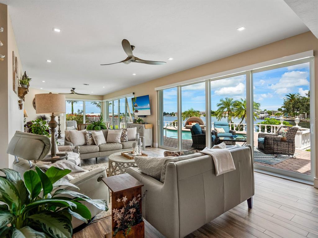 SOUTHPOINTE SHORES - Residential