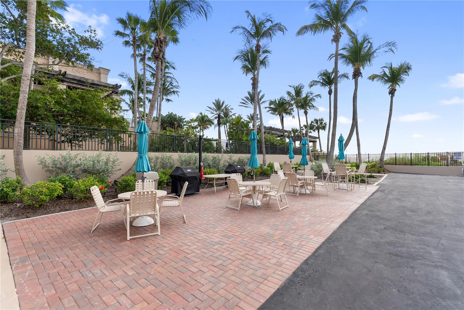 LIDO BEACH CLUB - Residential