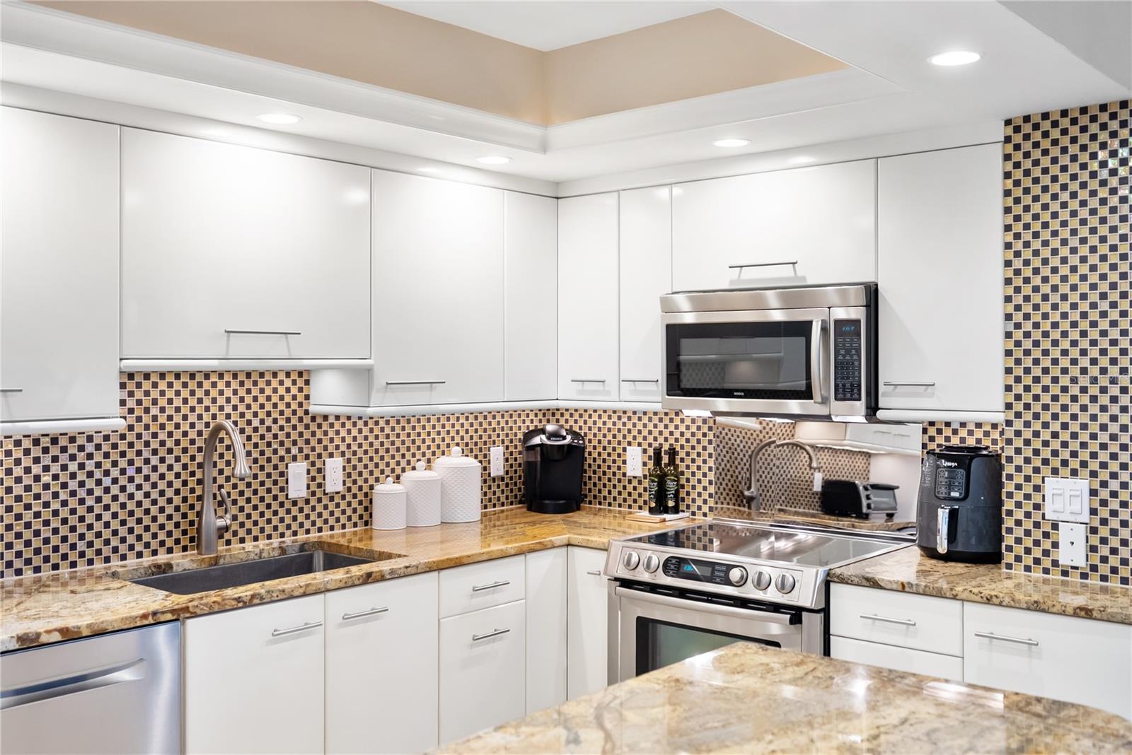 LIDO BEACH CLUB - Residential