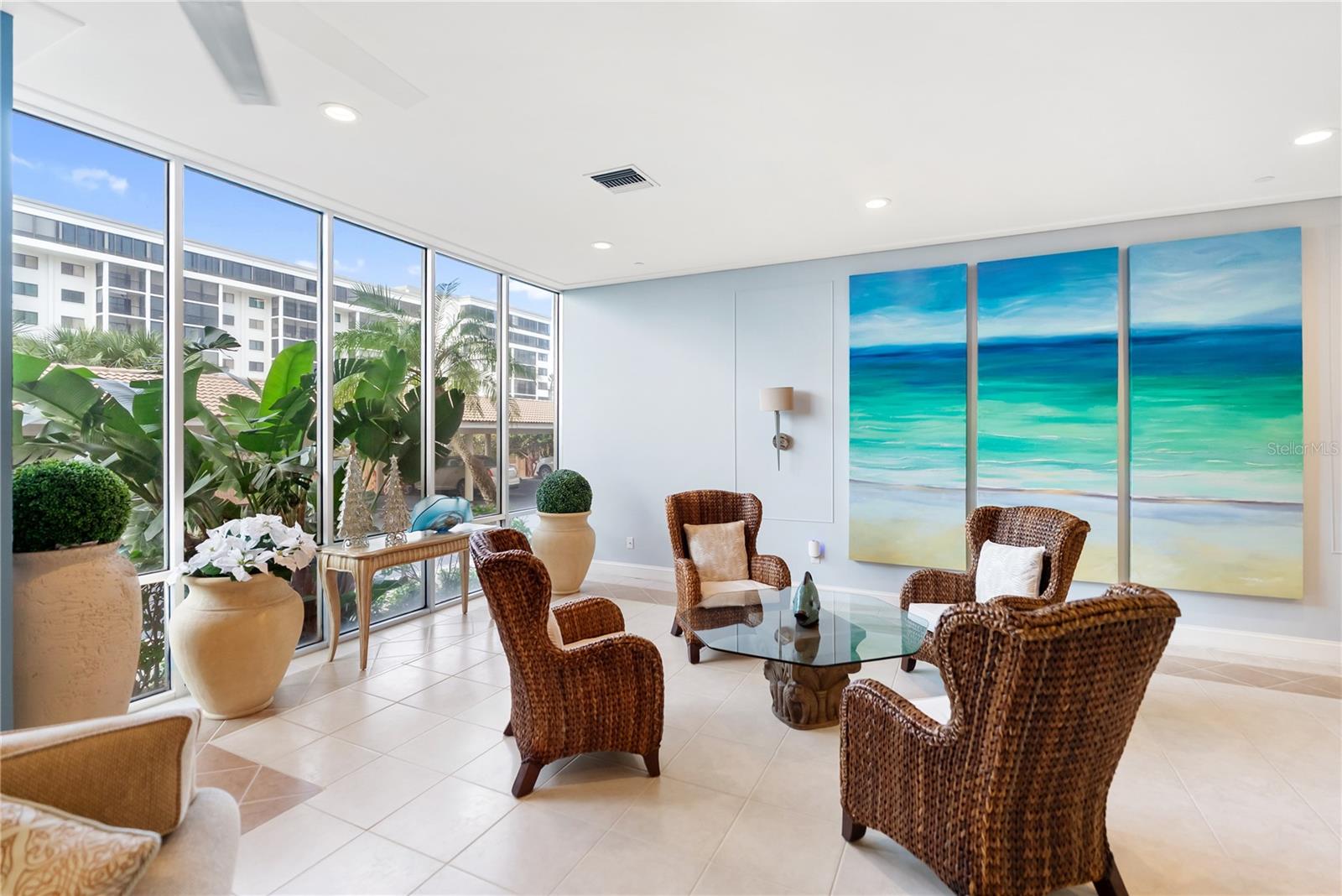 LIDO BEACH CLUB - Residential