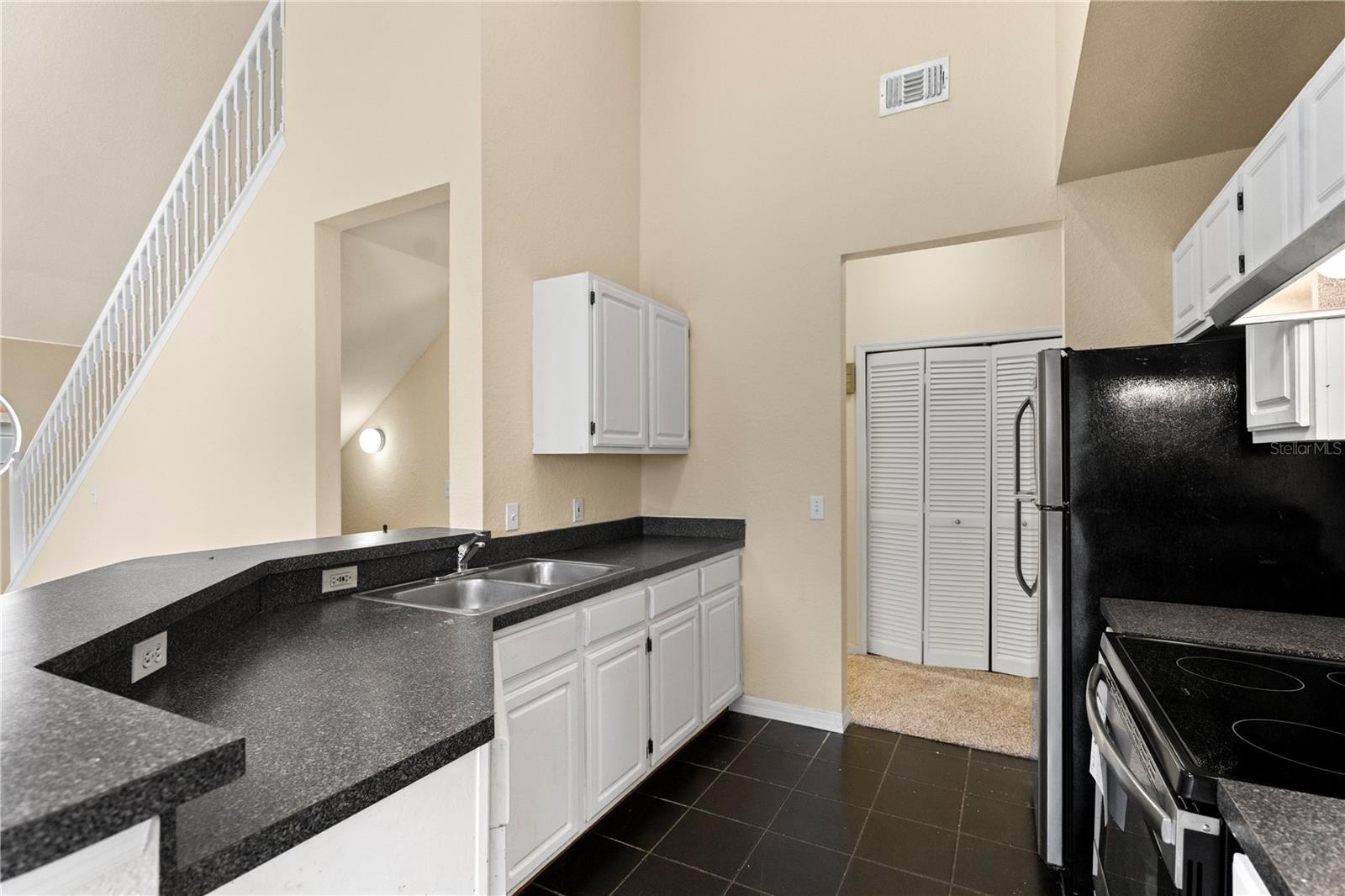 FOUNTAINS/METRO WEST - Residential