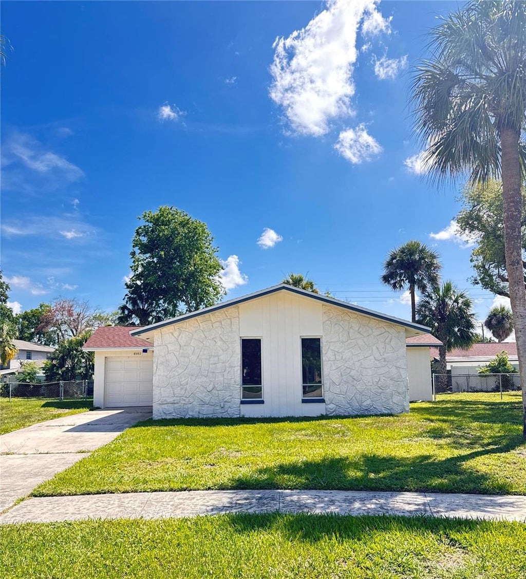 Photo of 8302 N Flintrock Court, Tampa, FL 33615 (MLS # A4696694)