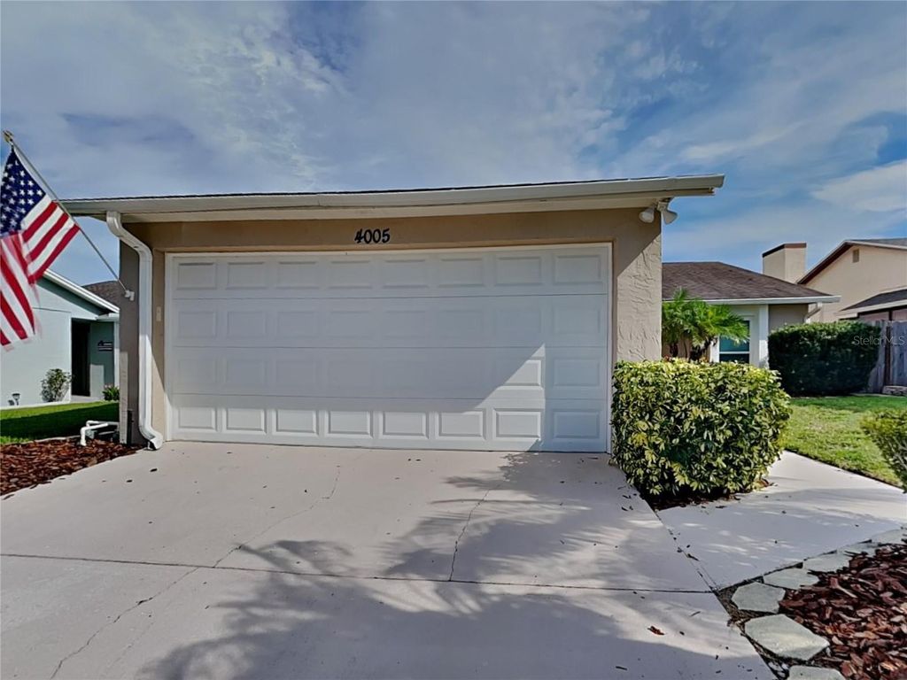 Photo of 4005 Cypress Landing S, Winter Haven, FL 33884 (MLS # TB8426956)