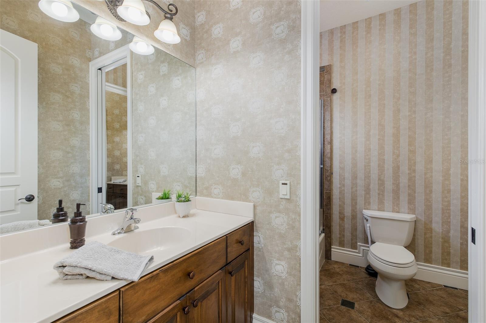 CHAMPIONS CLUB - Residential