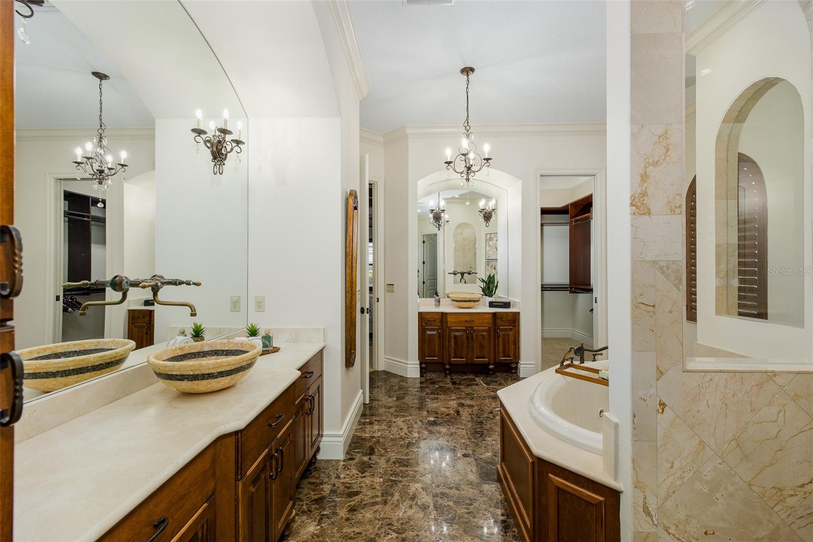 CHAMPIONS CLUB - Residential