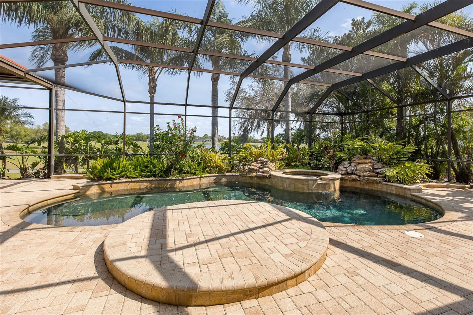 CHAMPIONS CLUB - Residential